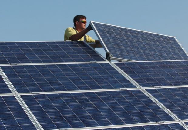 Visando economia à administração, vereador solicita implantação de energia fotovoltaica em prédios públicos